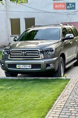 Позашляховик / Кросовер Toyota Sequoia 2017 в Кривому Розі