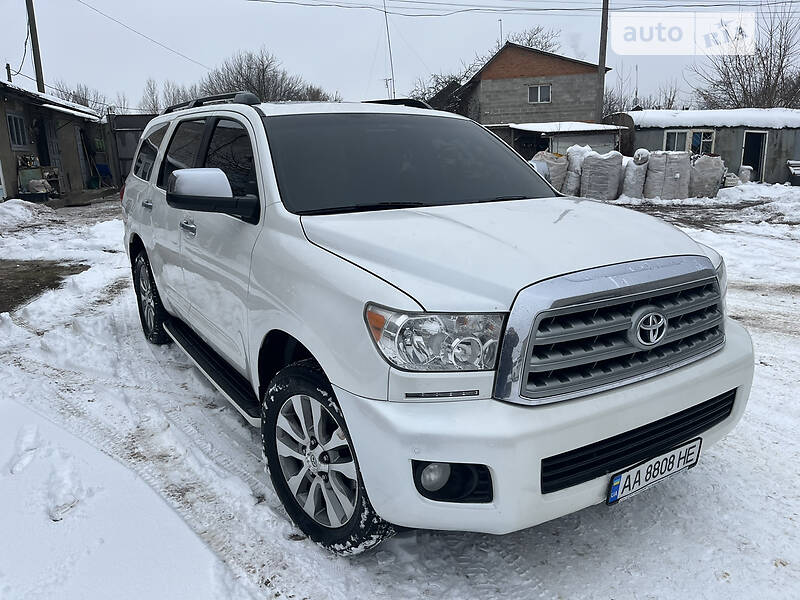 Позашляховик / Кросовер Toyota Sequoia 2016 в Києві