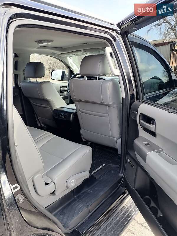 Внедорожник / Кроссовер Toyota Sequoia 2019 в Полтаве фото 10 Внедорожник / Кроссовер Toyota Sequoia 2019 в Полтаве