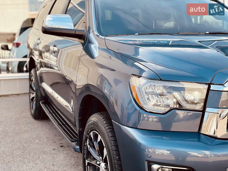 Внедорожник / Кроссовер Toyota Sequoia 2017 в Одессе