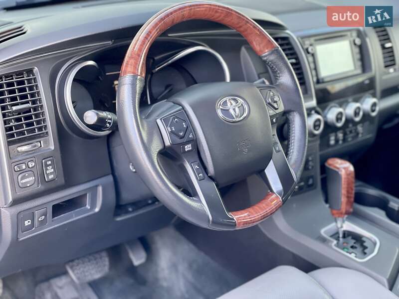 Внедорожник / Кроссовер Toyota Sequoia 2017 в Одессе