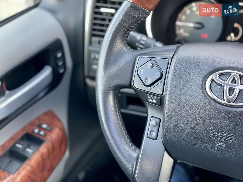 Внедорожник / Кроссовер Toyota Sequoia 2017 в Одессе
