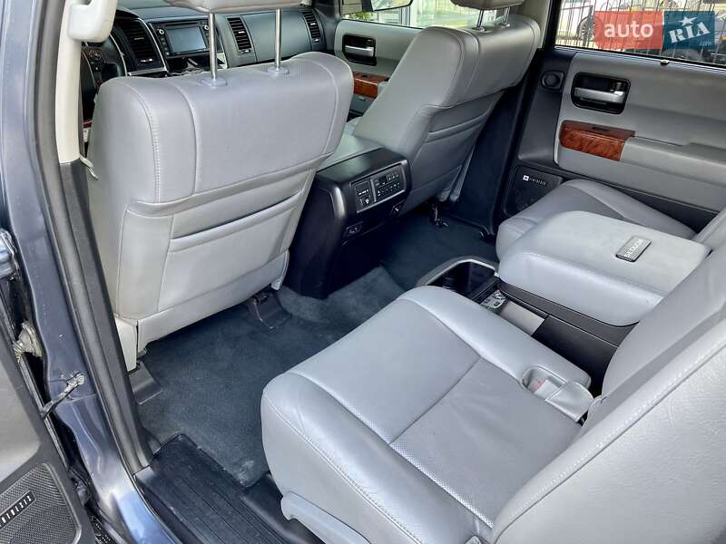 Внедорожник / Кроссовер Toyota Sequoia 2017 в Одессе