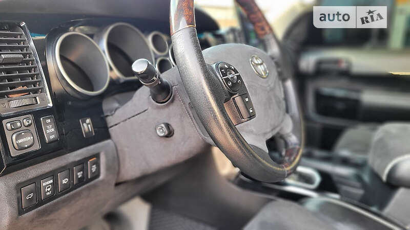 Внедорожник / Кроссовер Toyota Sequoia 2008 в Виннице