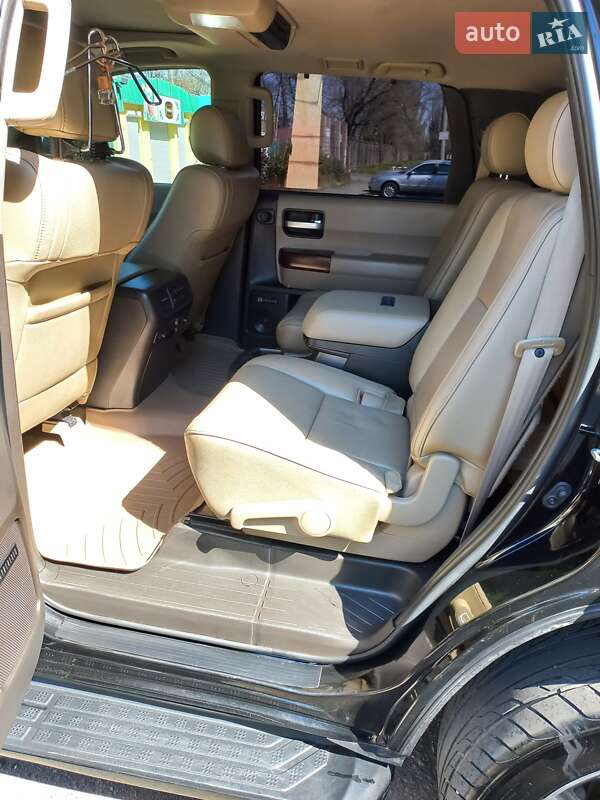 Внедорожник / Кроссовер Toyota Sequoia 2011 в Николаеве