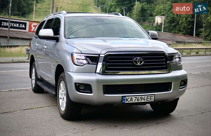 Внедорожник / Кроссовер Toyota Sequoia 2017 в Киеве