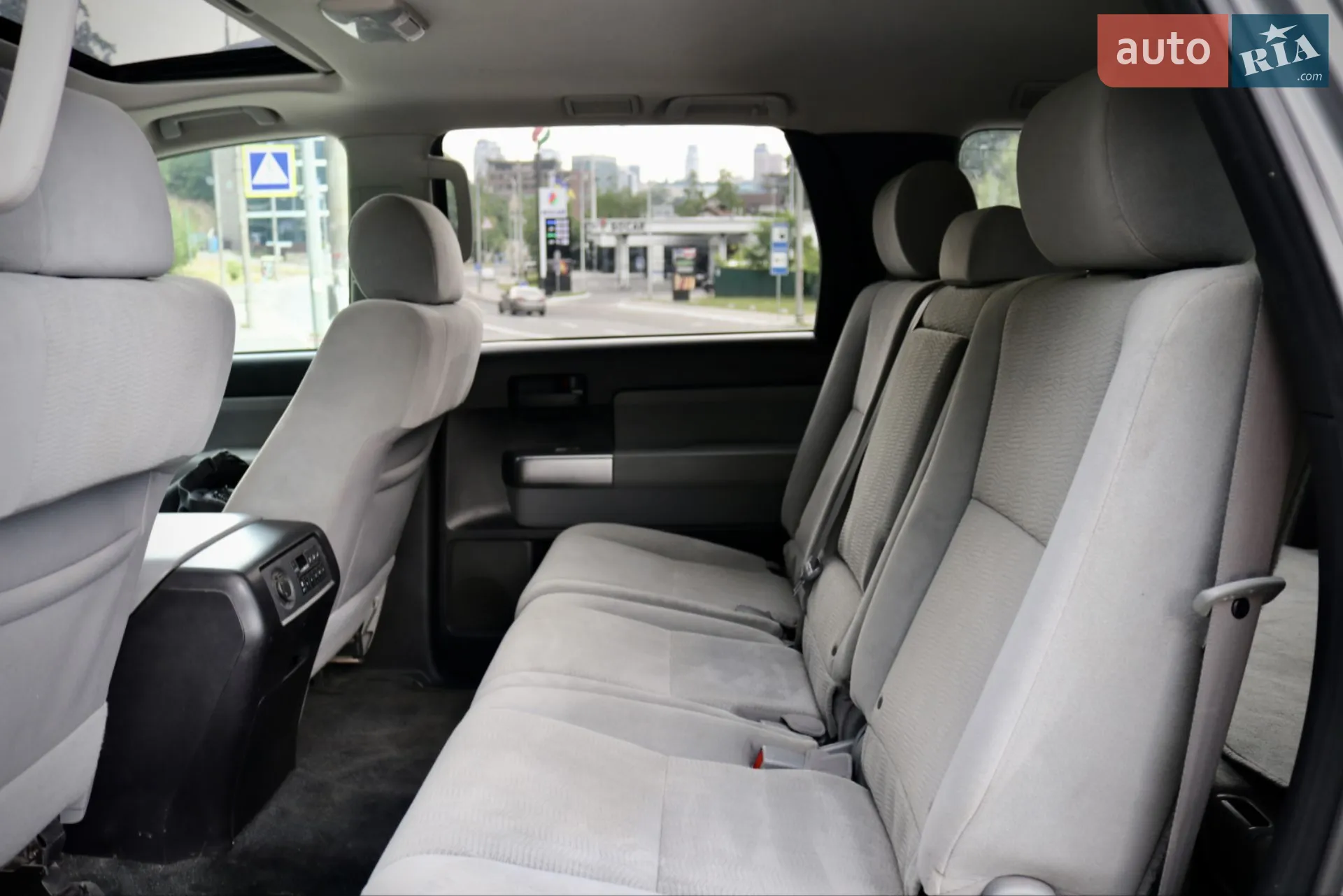 2017 Toyota Sequoia - мініатюра 17