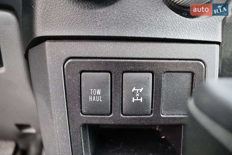 Внедорожник / Кроссовер Toyota Sequoia 2017 в Киеве