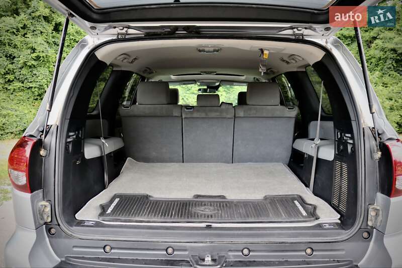 Внедорожник / Кроссовер Toyota Sequoia 2017 в Киеве