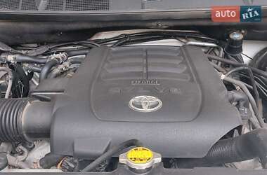 Позашляховик / Кросовер Toyota Sequoia 2017 в Києві