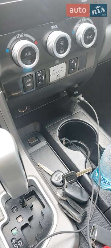 Внедорожник / Кроссовер Toyota Sequoia 2017 в Киеве фото 6 Внедорожник / Кроссовер Toyota Sequoia 2017 в Киеве