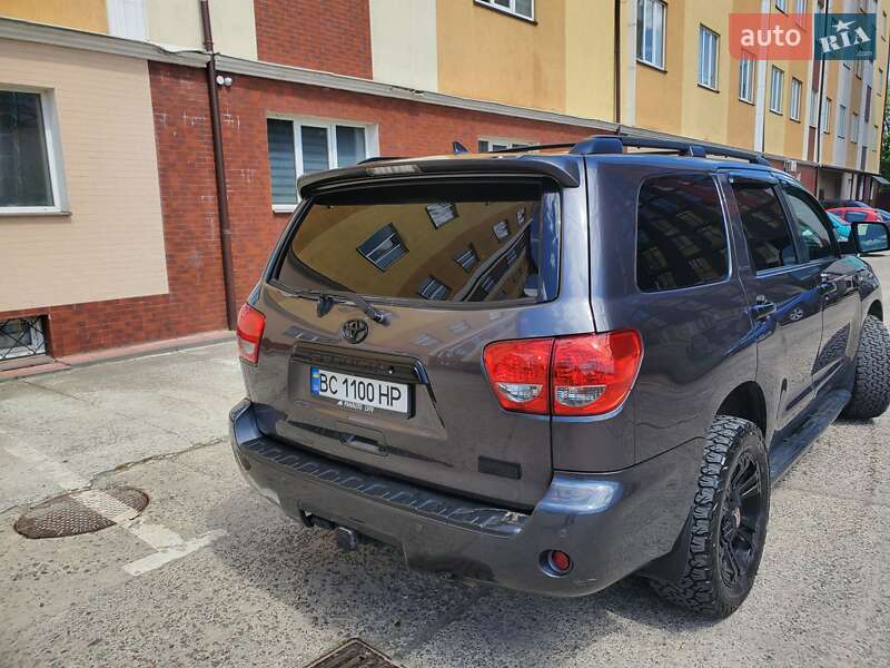 Внедорожник / Кроссовер Toyota Sequoia 2017 в Львове
