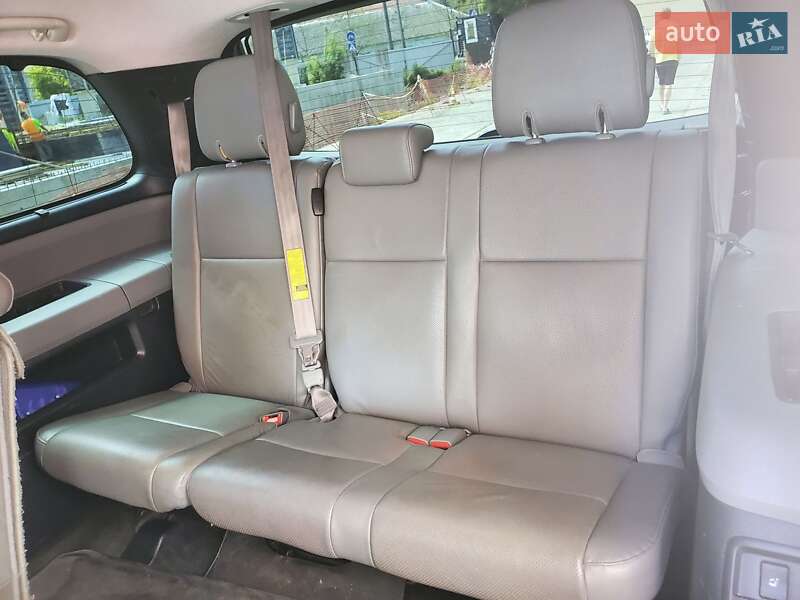 Внедорожник / Кроссовер Toyota Sequoia 2017 в Львове