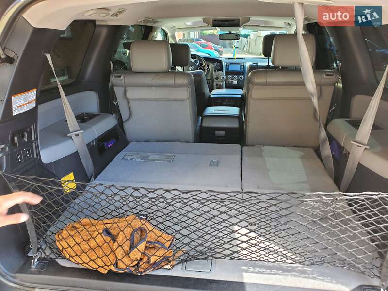 Внедорожник / Кроссовер Toyota Sequoia 2017 в Львове