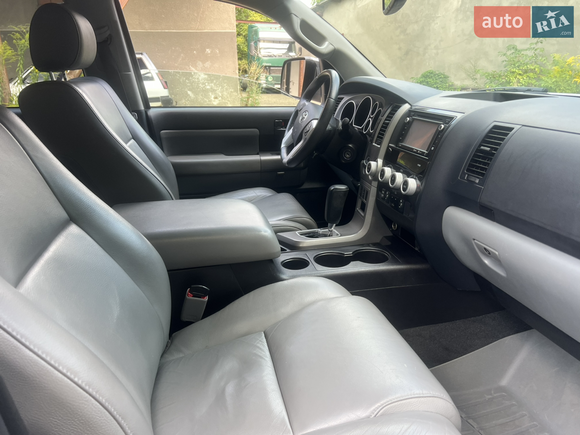 2016 Toyota Sequoia - мініатюра 16