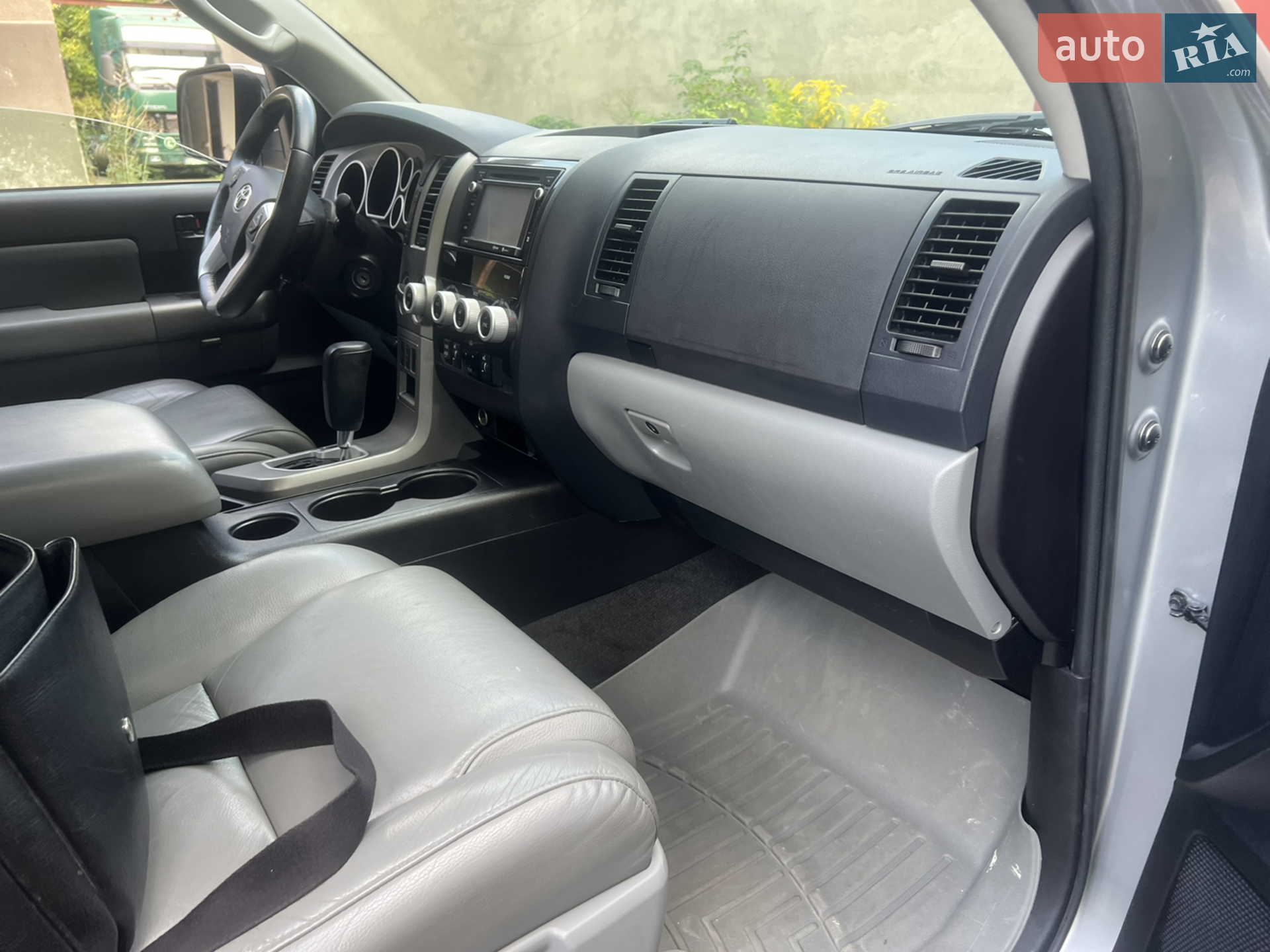 2016 Toyota Sequoia - мініатюра 19