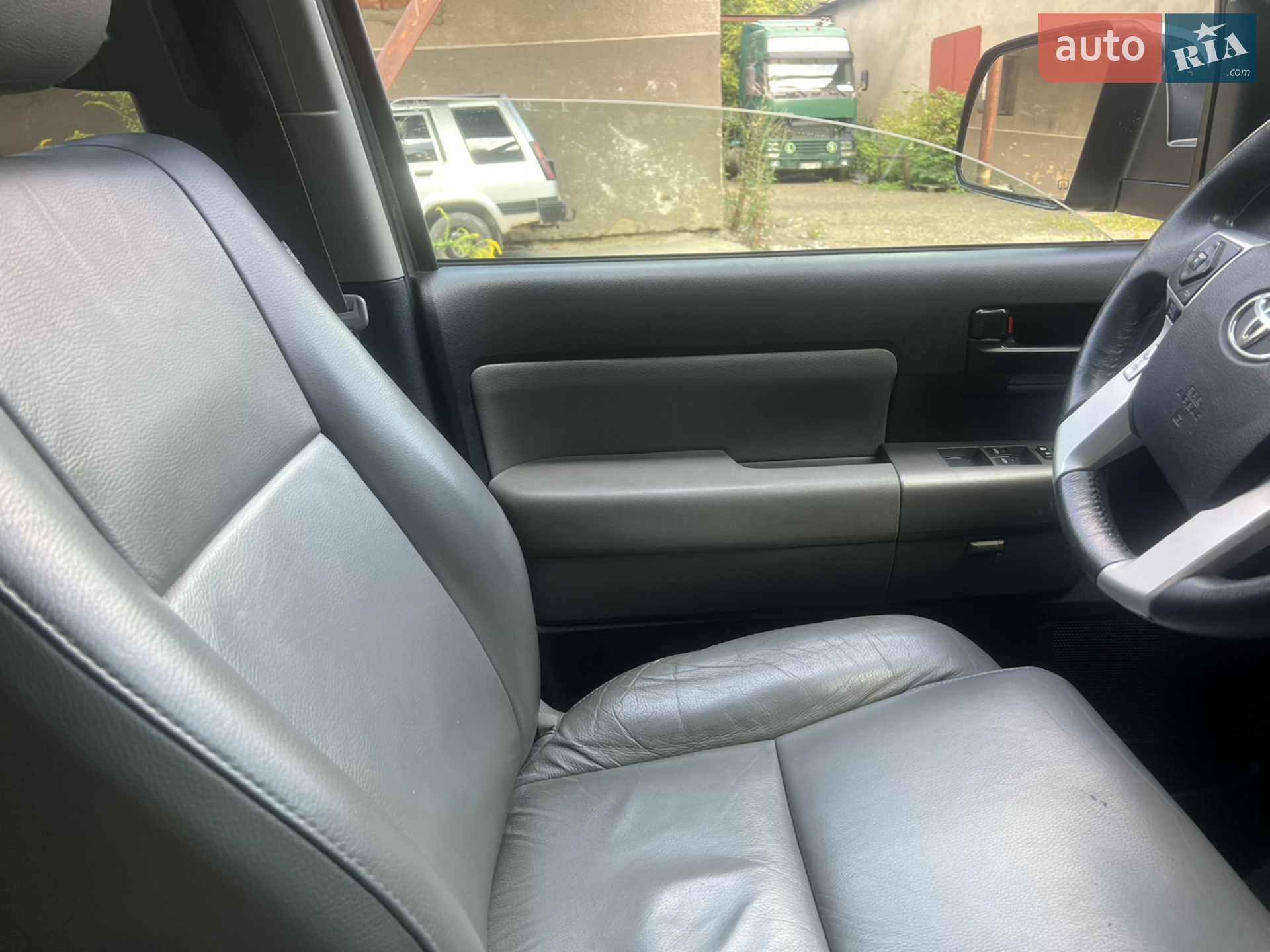2016 Toyota Sequoia - мініатюра 22