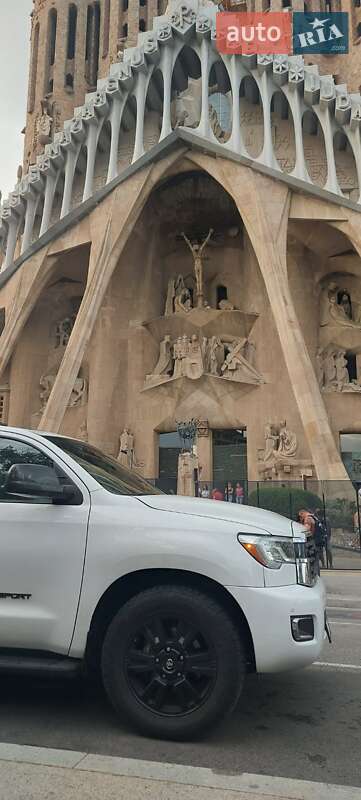 Внедорожник / Кроссовер Toyota Sequoia 2019 в Киеве