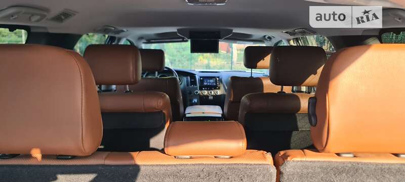 Внедорожник / Кроссовер Toyota Sequoia 2016 в Киеве