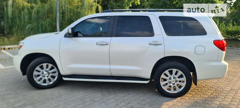 Внедорожник / Кроссовер Toyota Sequoia 2016 в Киеве
