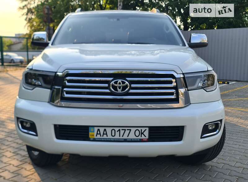 Внедорожник / Кроссовер Toyota Sequoia 2016 в Киеве