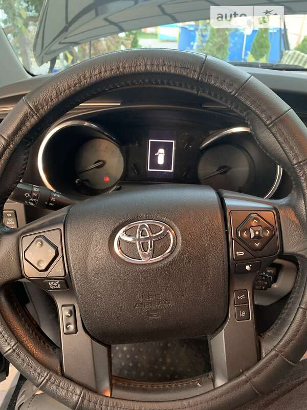 Внедорожник / Кроссовер Toyota Sequoia 2018 в Каменском