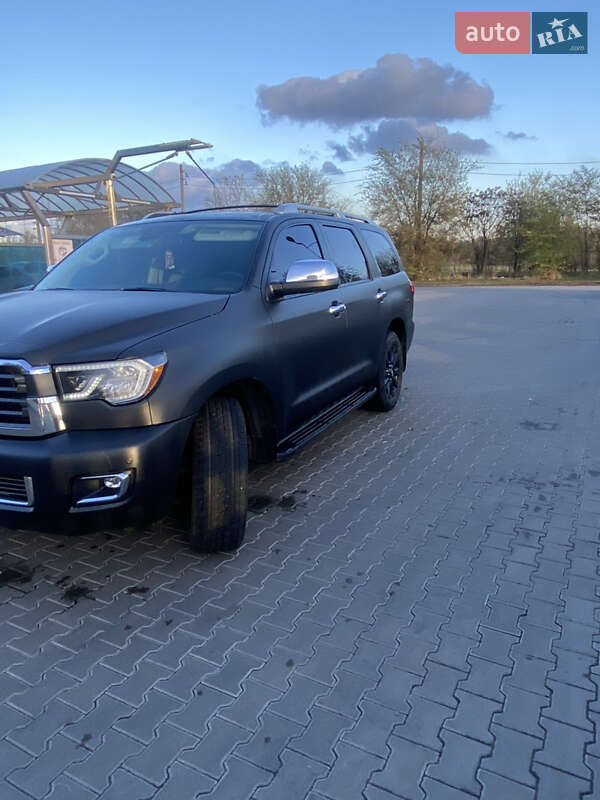 Позашляховик / Кросовер Toyota Sequoia 2017 в Кривому Розі