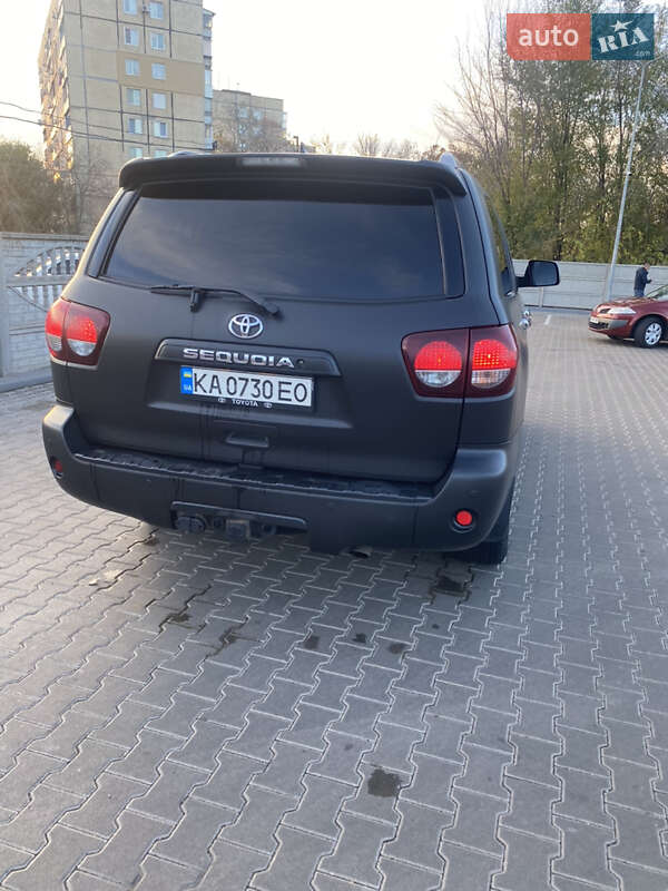Позашляховик / Кросовер Toyota Sequoia 2017 в Кривому Розі