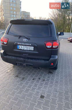 Внедорожник / Кроссовер Toyota Sequoia 2017 в 
