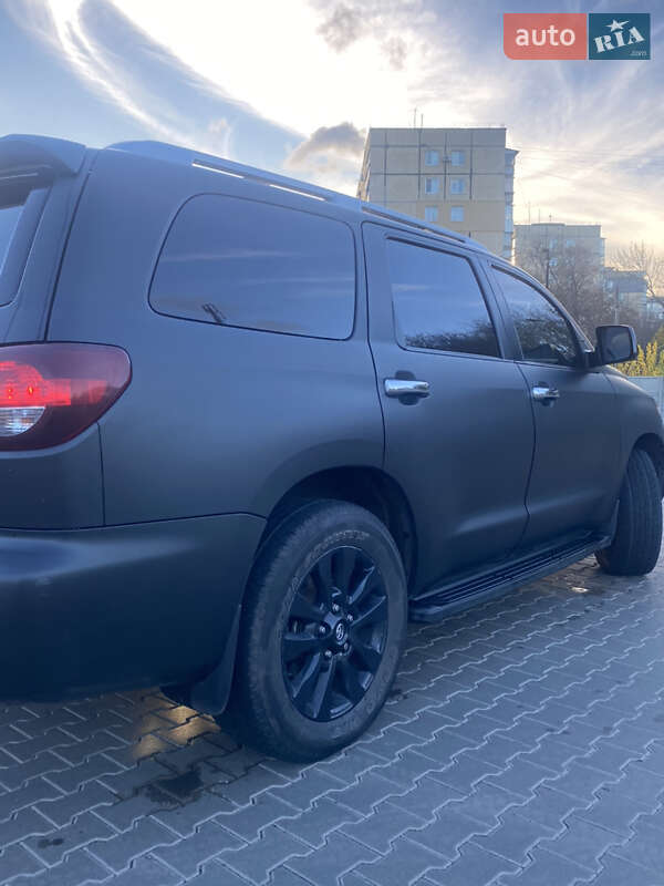 Позашляховик / Кросовер Toyota Sequoia 2017 в Кривому Розі