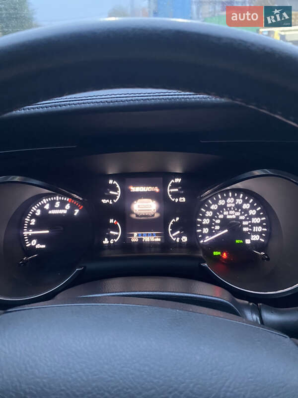 Позашляховик / Кросовер Toyota Sequoia 2017 в Кривому Розі