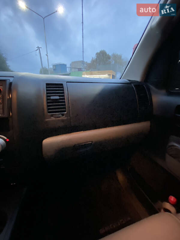 Позашляховик / Кросовер Toyota Sequoia 2017 в Кривому Розі