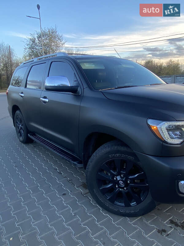 Позашляховик / Кросовер Toyota Sequoia 2017 в Кривому Розі