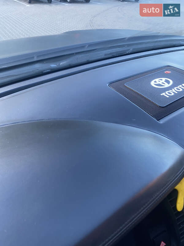 Позашляховик / Кросовер Toyota Sequoia 2017 в Кривому Розі