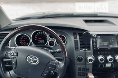 Позашляховик / Кросовер Toyota Sequoia 2012 в Прилуках