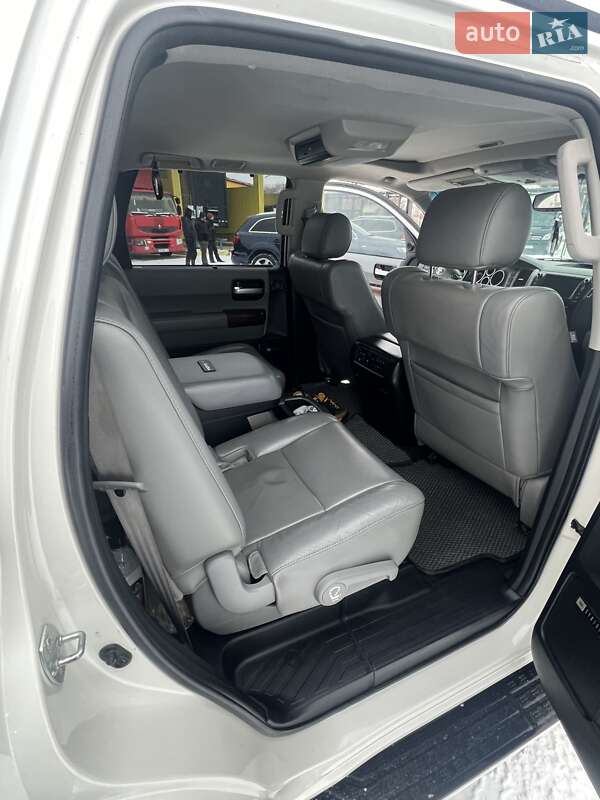 Позашляховик / Кросовер Toyota Sequoia 2013 в Умані