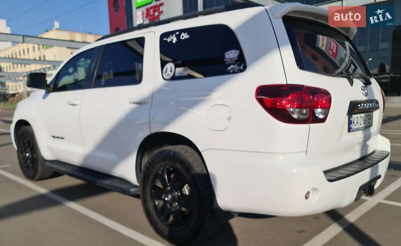 Внедорожник / Кроссовер Toyota Sequoia 2019 в Киеве