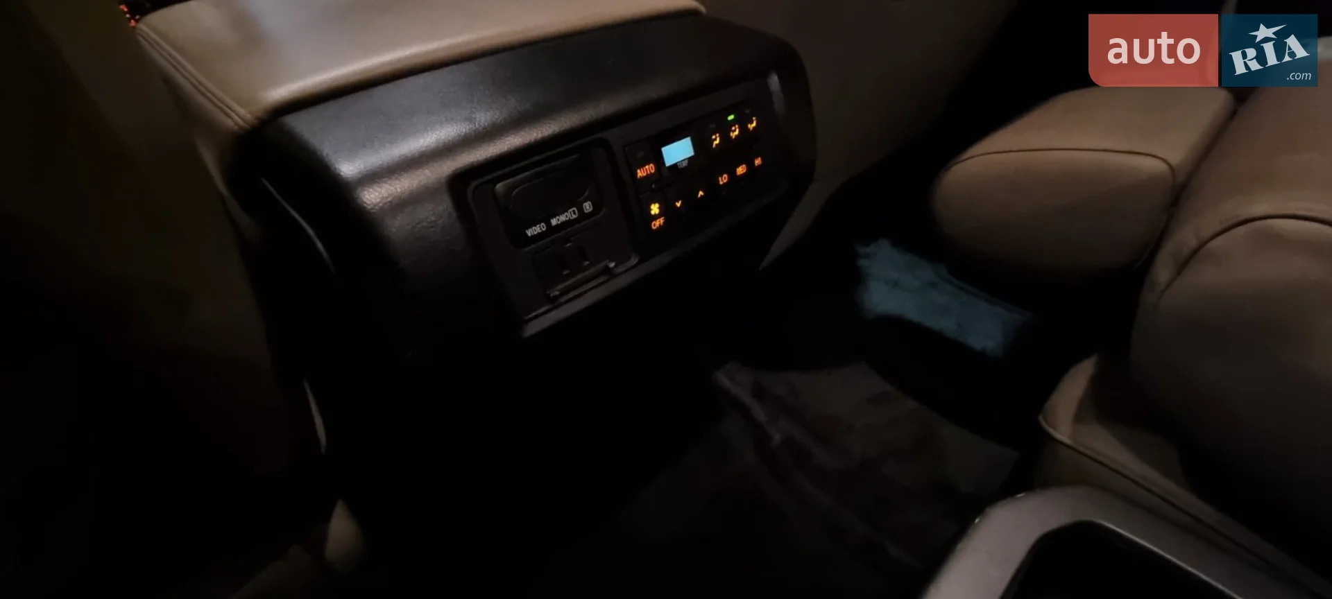 2016 Toyota Sequoia - мініатюра 11