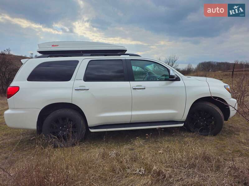 Позашляховик / Кросовер Toyota Sequoia 2016 в Києві фото 16 Позашляховик / Кросовер Toyota Sequoia 2016 в Києві