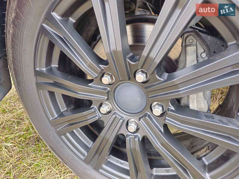 Позашляховик / Кросовер Toyota Sequoia 2016 в Києві фото 27 Позашляховик / Кросовер Toyota Sequoia 2016 в Києві