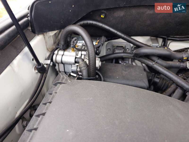 Позашляховик / Кросовер Toyota Sequoia 2016 в Києві фото 30 Позашляховик / Кросовер Toyota Sequoia 2016 в Києві