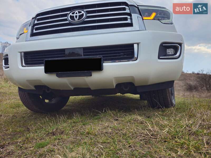 Позашляховик / Кросовер Toyota Sequoia 2016 в Києві фото 32 Позашляховик / Кросовер Toyota Sequoia 2016 в Києві