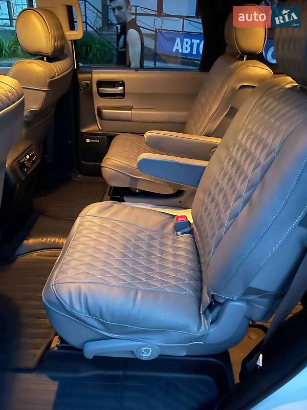 Позашляховик / Кросовер Toyota Sequoia 2017 в Броварах