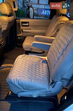 Внедорожник / Кроссовер Toyota Sequoia 2017 в 