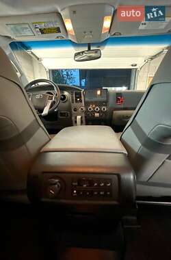 Внедорожник / Кроссовер Toyota Sequoia 2017 в 
