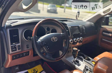Внедорожник / Кроссовер Toyota Sequoia 2013 в Черновцах