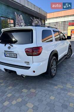 Внедорожник / Кроссовер Toyota Sequoia 2013 в Луцке