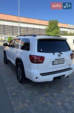 Внедорожник / Кроссовер Toyota Sequoia 2013 в Луцке