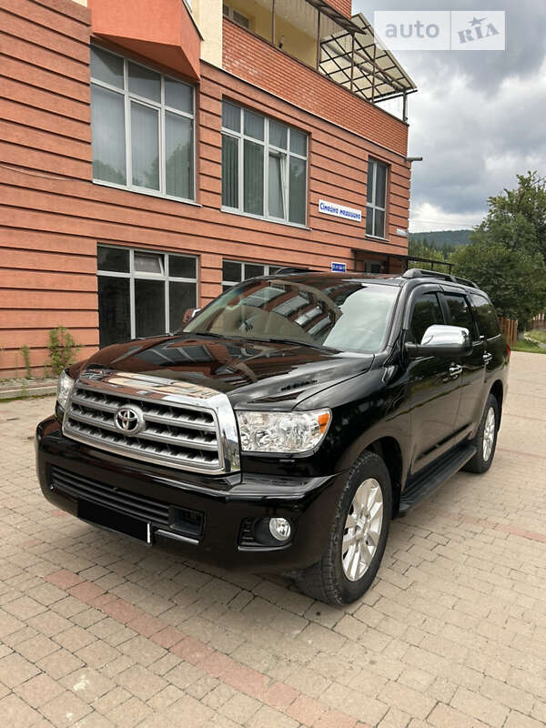 Позашляховик / Кросовер Toyota Sequoia 2013 в Верховині