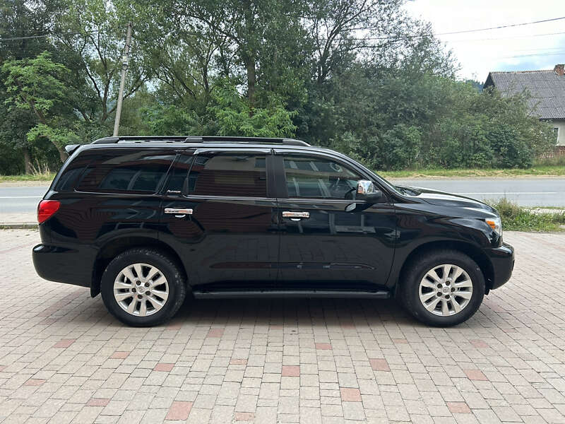 Позашляховик / Кросовер Toyota Sequoia 2013 в Верховині